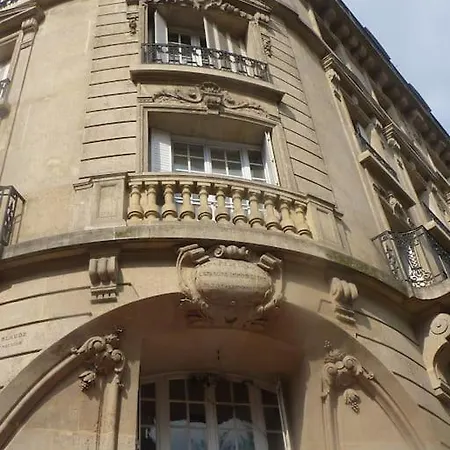 De Charme Sur Place Arboree 100m2 Paris